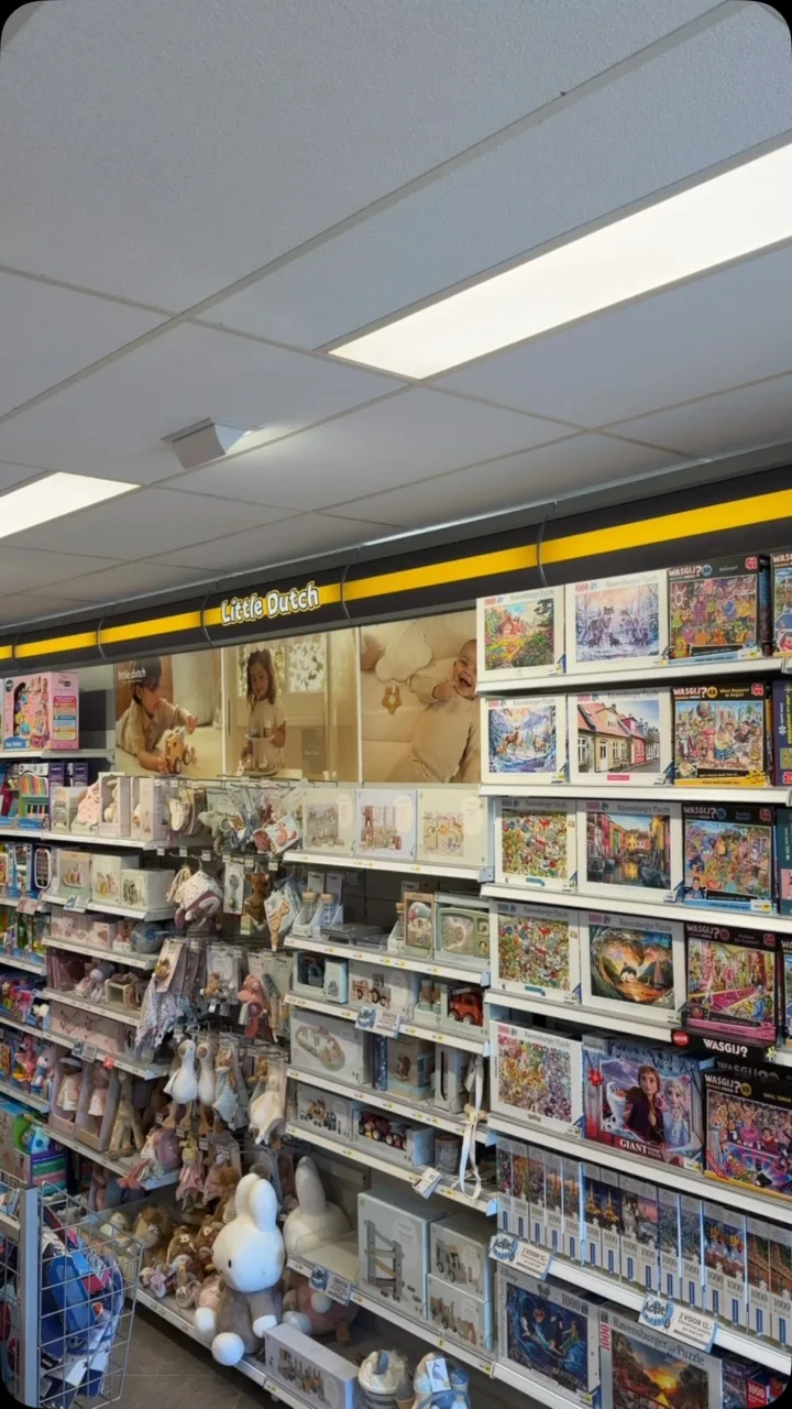 Loop je gewoon door een winkel… hoor je ineens onze hit ‘Los op de dansvloer’! Hoe tof is dat?! Wie van julli…