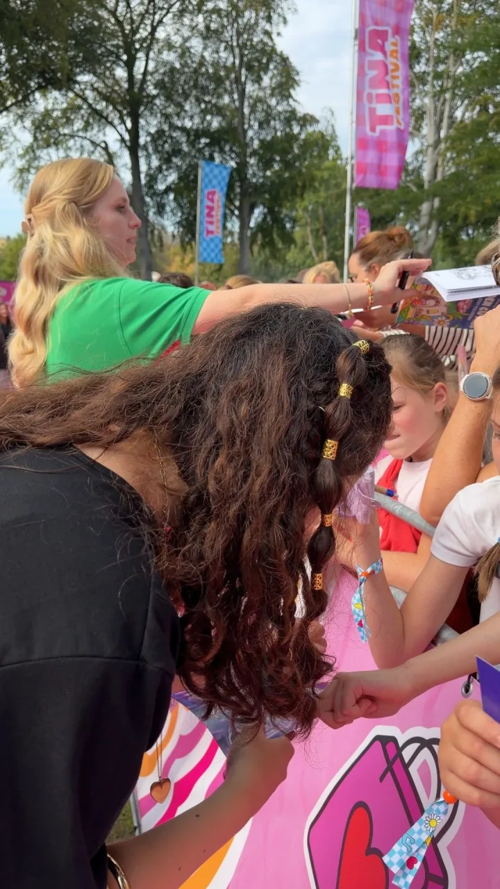 Tijdens ons POPZ & Friends concert Sneakertime live hebben we natuurlijk ook een meet & greet! Wie is er zond…
