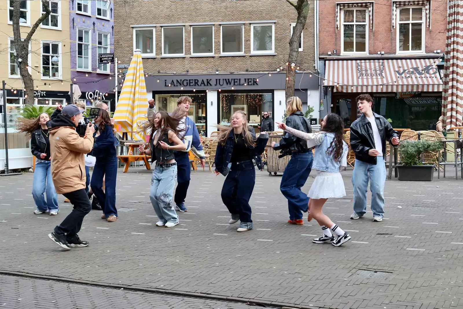 Backstage tijdens videoclip Los op de Dansvloer