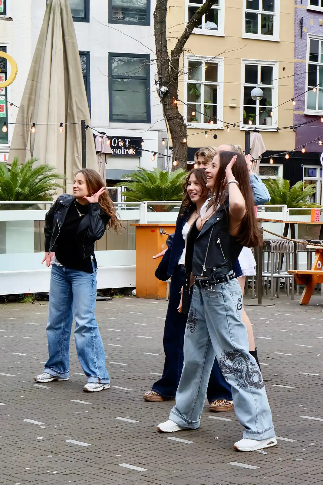 Backstage tijdens videoclip Los op de Dansvloer